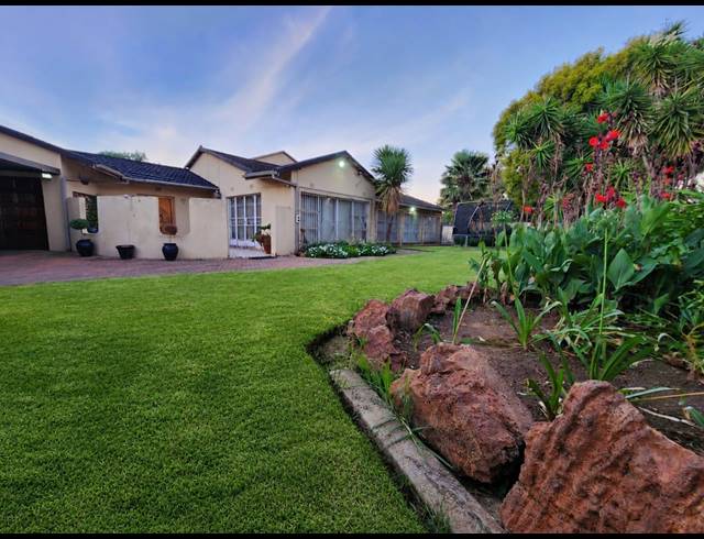 4 BEDROOM HOUSE FOR SALE IN VANDERBIJLPARK SW 2